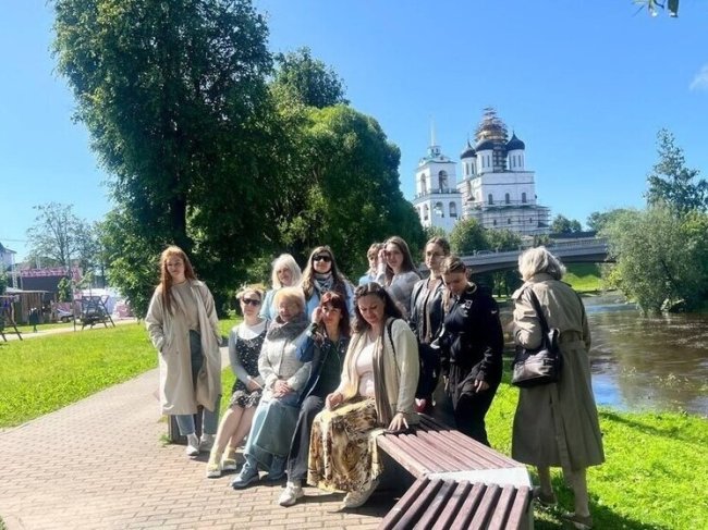 Женский клуб Пскова провел экскурсию для жен и матерей ветеранов СВО - «Новости»