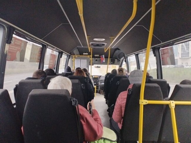 Петербуржцам посоветовали следить в автобусе не только за вещами, но и за речью - «Новости»