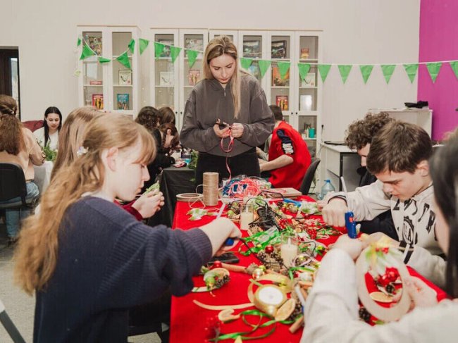 Активисты устроили предновогоднюю встречу в Молодежном центре Бердянска - «Новости»