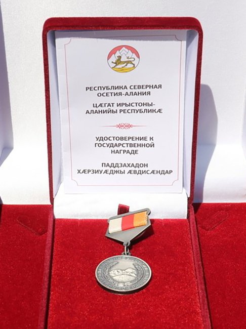 Командир подразделения 166-го полка имени Исса Плиева награждён орденом «Слава Осетии» - «Новости»