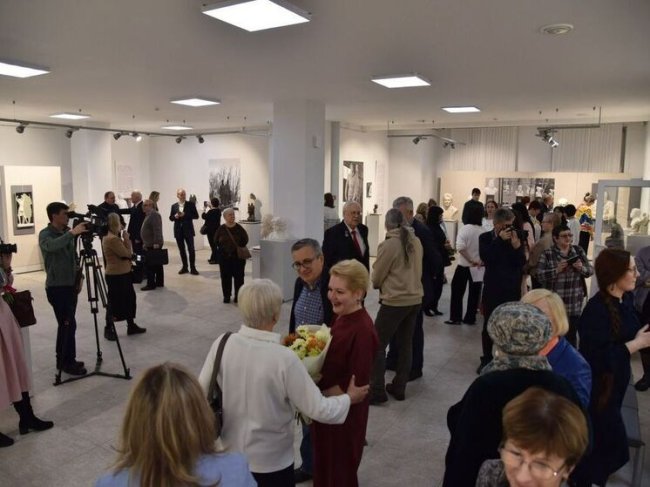 В Мурманске открылась выставка скульптора Александра Арсентьева - «Новости»