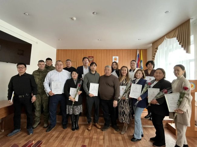 В районе Калмыкии вручили награды за организацию международного буддийского форума - «Новости»