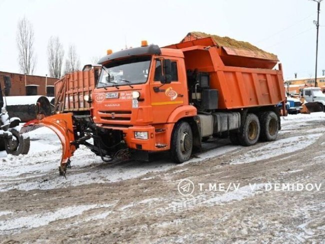 В Белгороде 150 коммунальщиков очищают улицы от снега - «Новости»