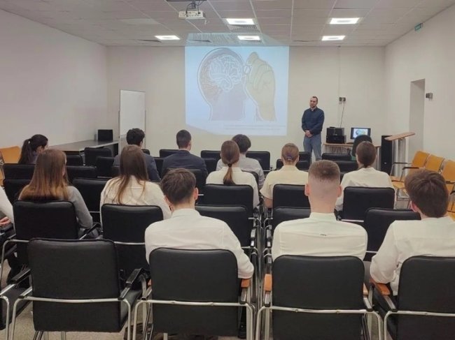 Тамбовский психиатр провел профориентационную встречу со старшеклассниками школы №1 «Сколково-Тамбов» - «Новости»