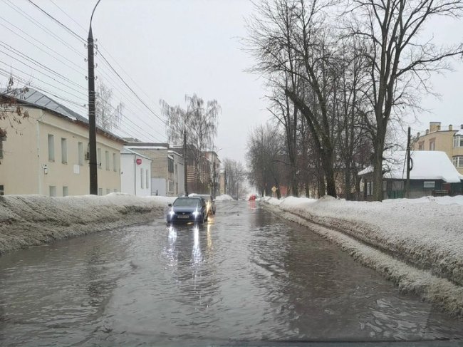 В Ярославле начало затапливать Тверицы. - «Новости»