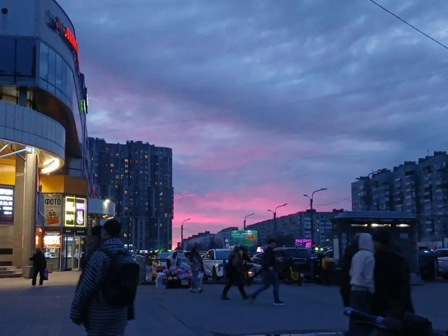 Багровый закат подарил Петербургу сказочное небо - «Новости»