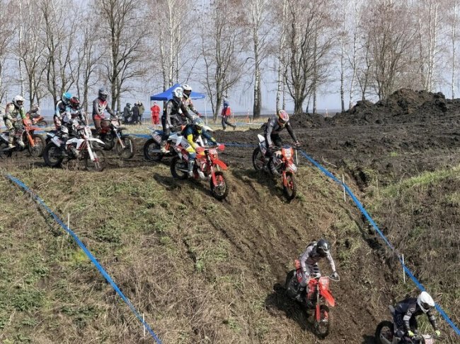 Чернозем с характером: Курск показал настоящий экстрим-эндуро - «Новости»