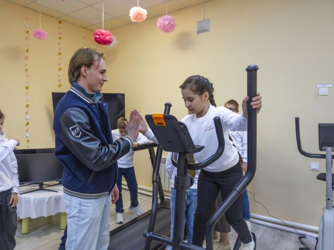 Тульский АКМ передал детям из ребцентра тренажеры и игрушки - «Новости»