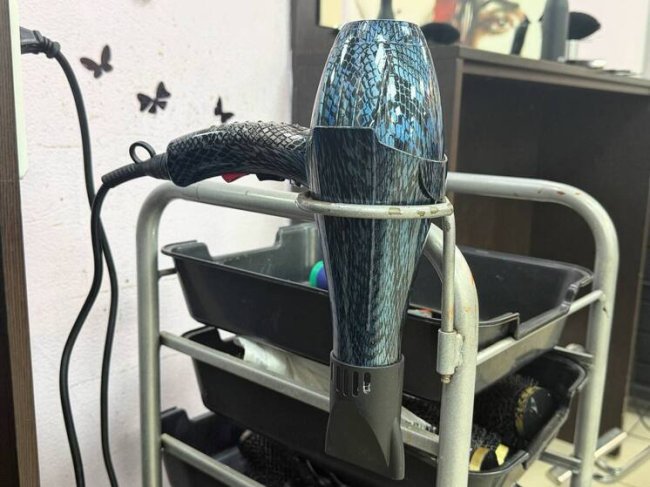 В Петербурге женщины старше 40 лет перестали воевать с корнями и расслабились - «Новости»