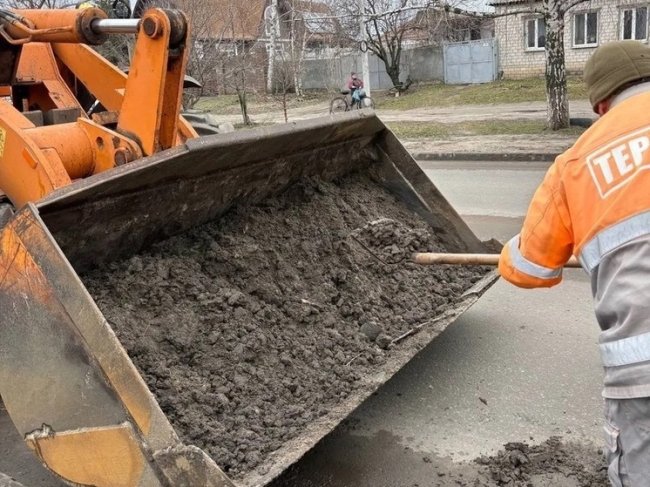 В районах Курской области специалисты компании «Терра» продолжают наводить порядок на дорогах - «Новости»