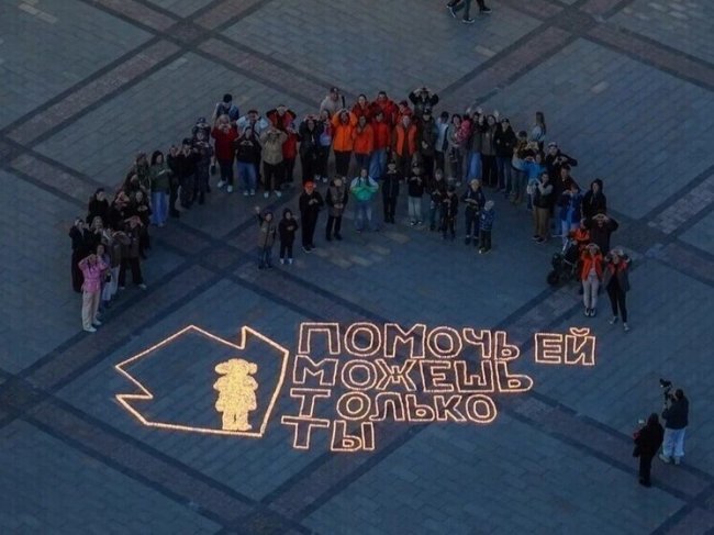 Картину из свечей зажгли на Кремлевской площади в Вологде в память о пропавших детях - «Новости»