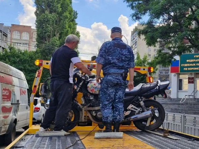 В Воронеже у алиментщика изъяли мотоцикл прямо у здания суда - «Новости»
